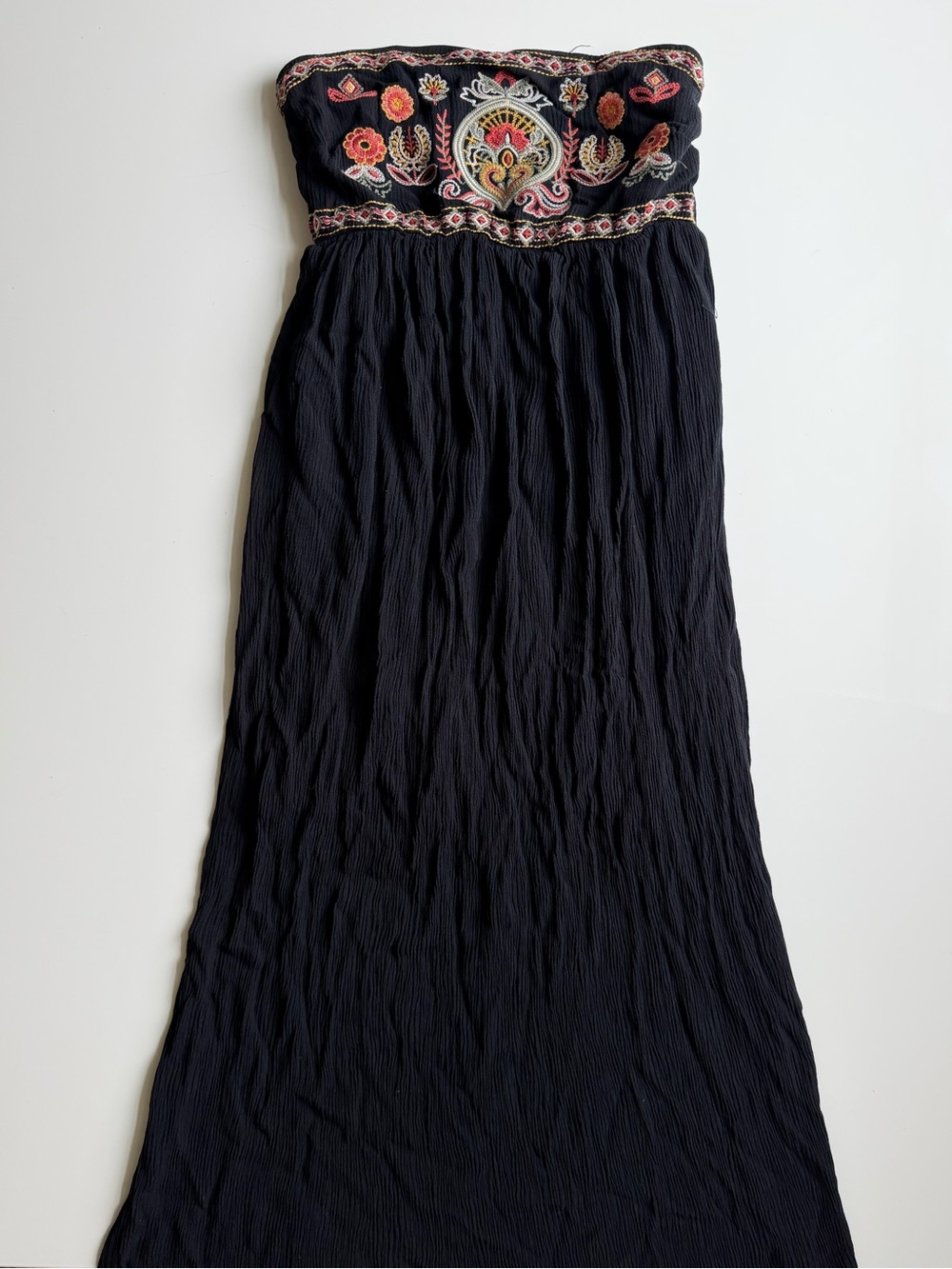 Xhiliration Black Embroidered Floral Strapless Maxi Dress - XS